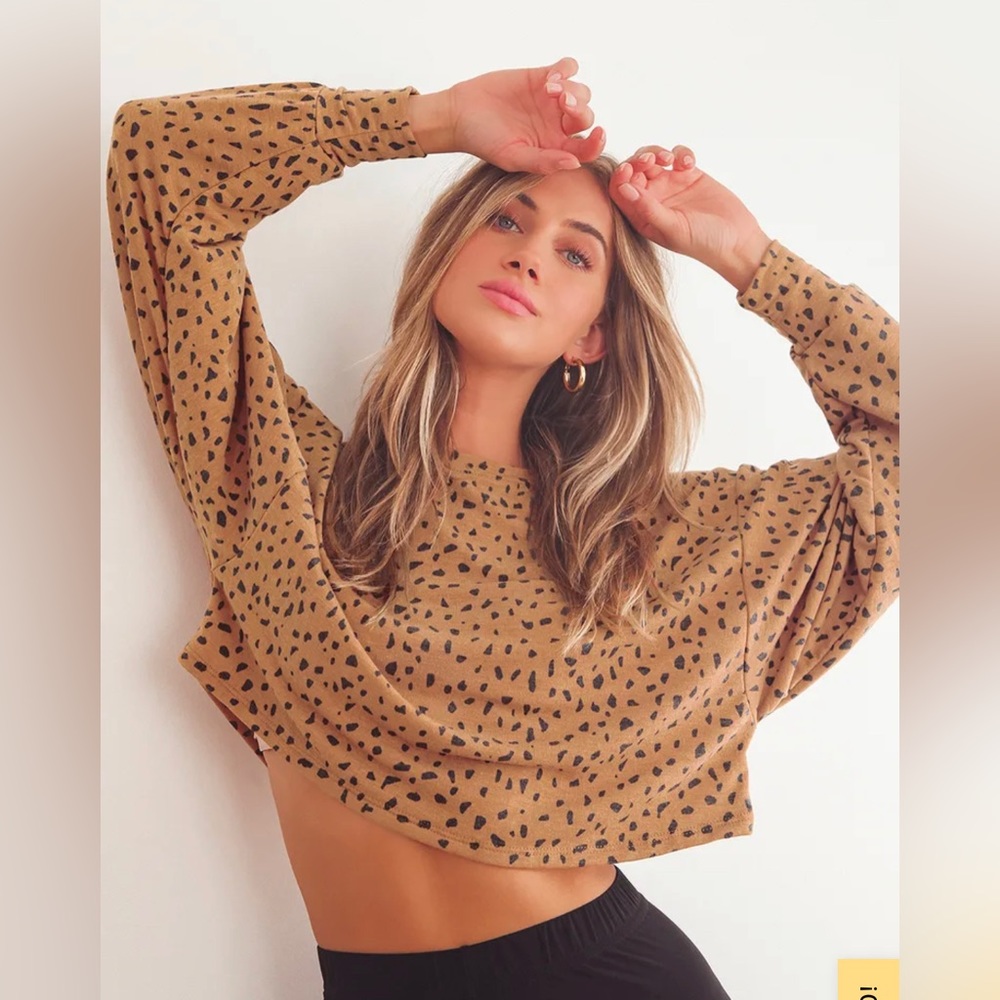 Lulu’s cropped leopard shirt